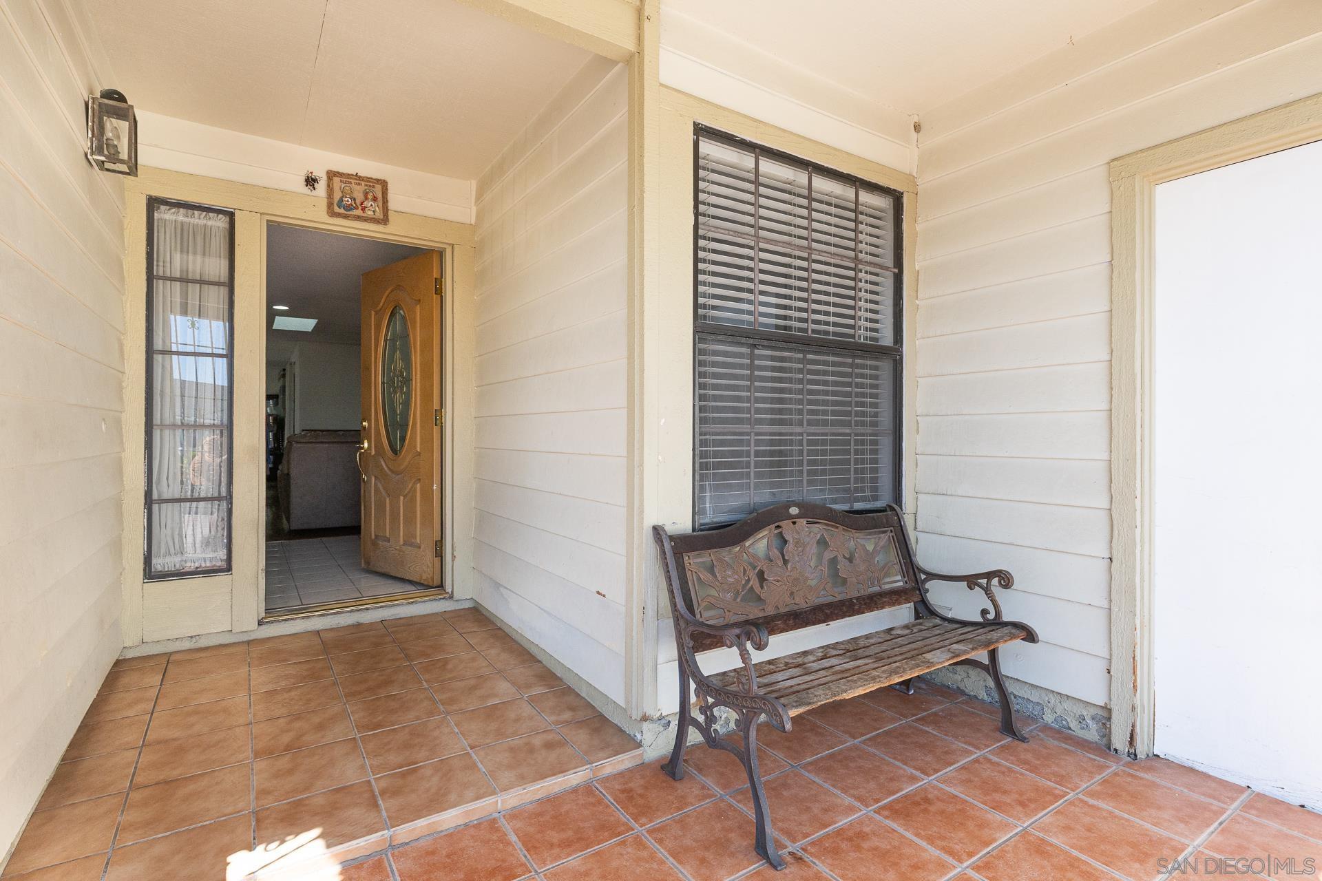 Detail Gallery Image 5 of 27 For 2254  Spring Oak Way, San Diego,  CA 92139 - 3 Beds | 2 Baths