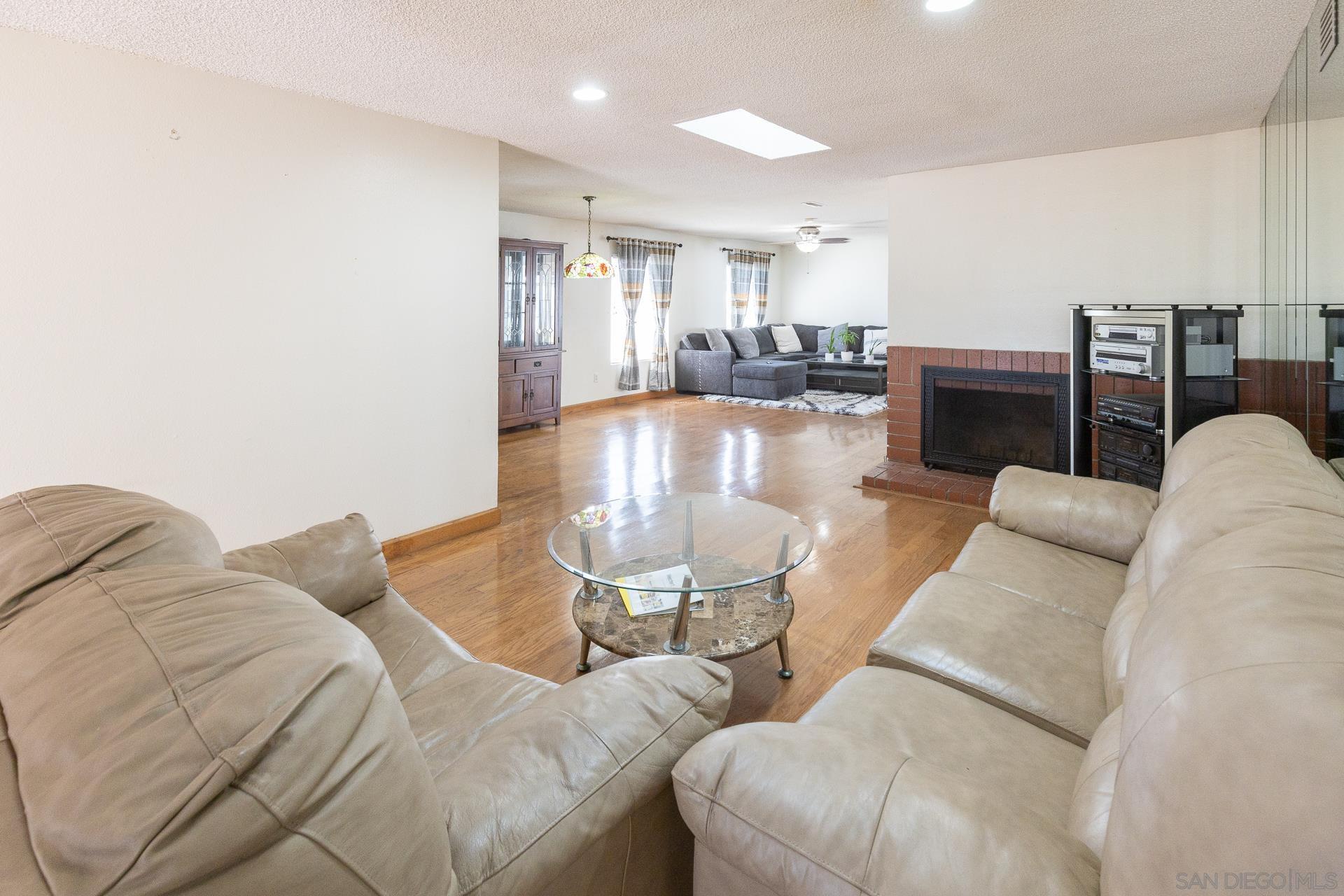 Detail Gallery Image 9 of 27 For 2254  Spring Oak Way, San Diego,  CA 92139 - 3 Beds | 2 Baths