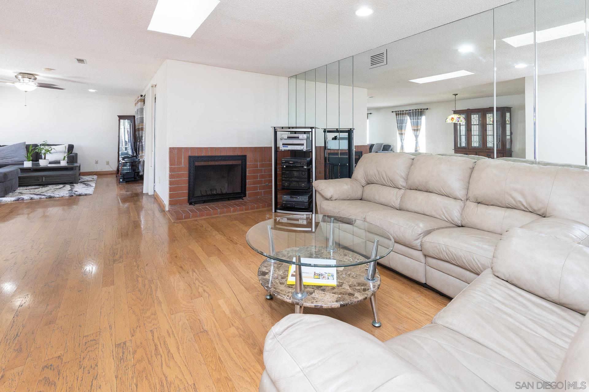 Detail Gallery Image 10 of 27 For 2254  Spring Oak Way, San Diego,  CA 92139 - 3 Beds | 2 Baths