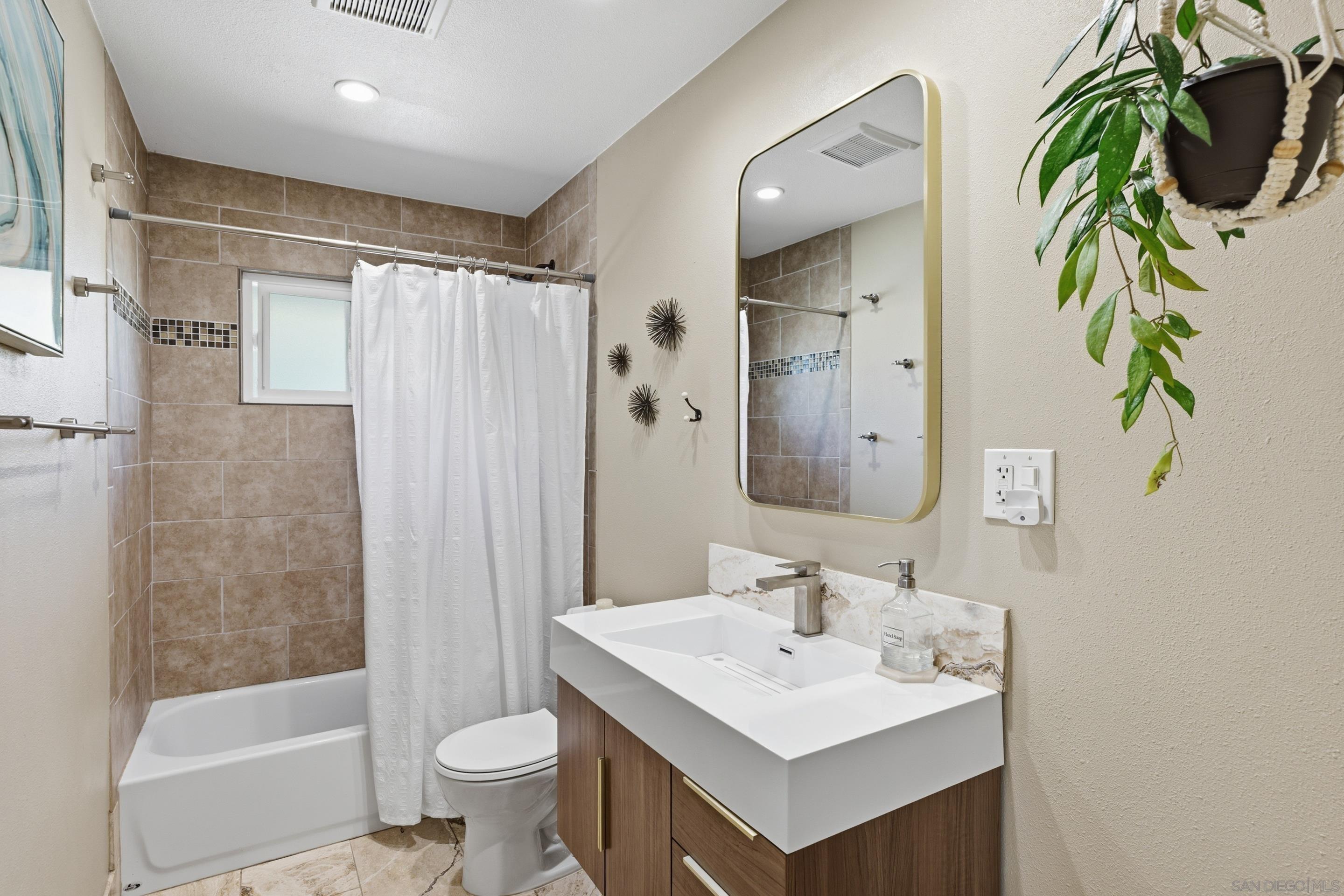 Detail Gallery Image 15 of 21 For 1448  Patero Court, Lemon Grove,  CA 91945 - 3 Beds | 2 Baths