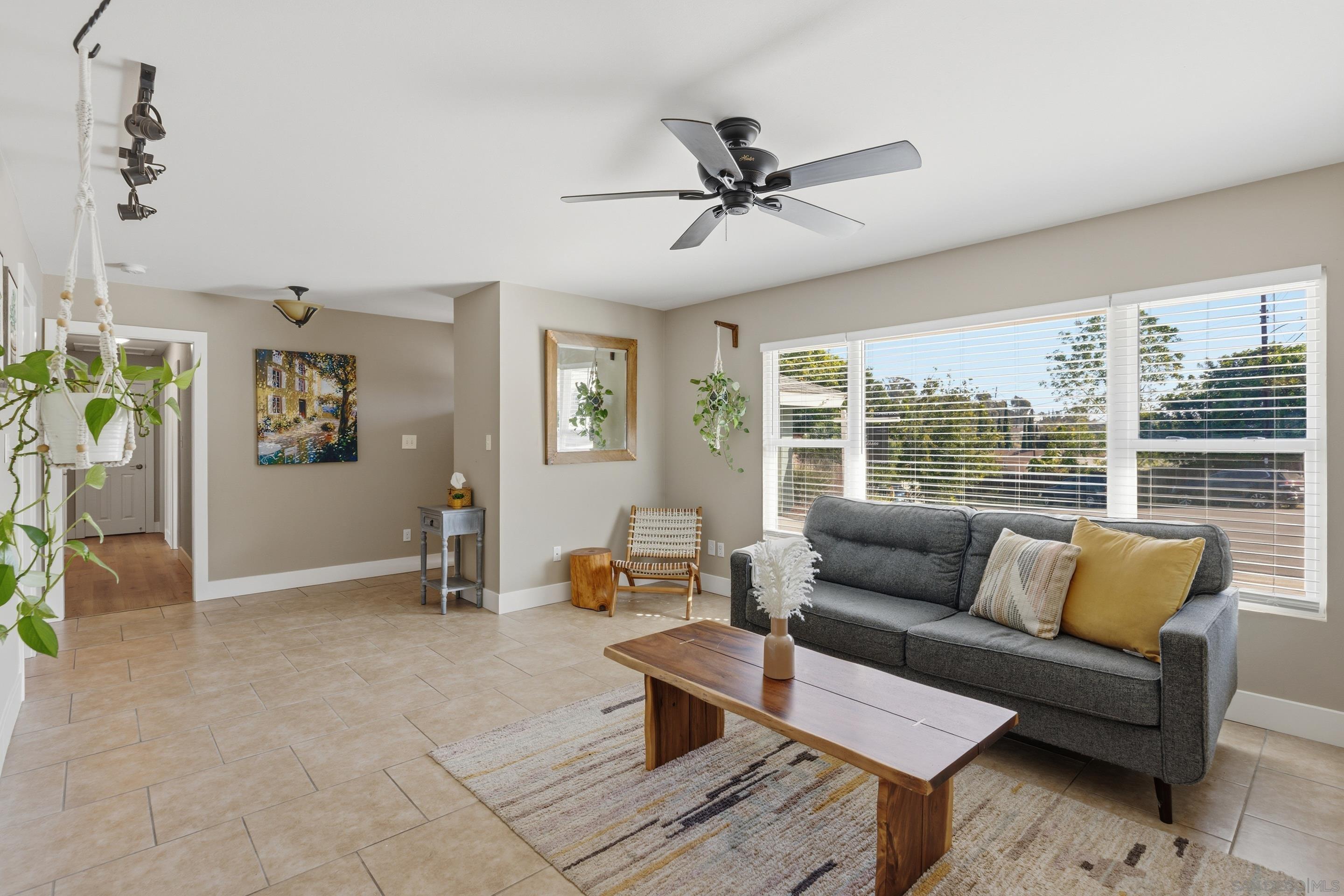 Detail Gallery Image 4 of 21 For 1448  Patero Court, Lemon Grove,  CA 91945 - 3 Beds | 2 Baths