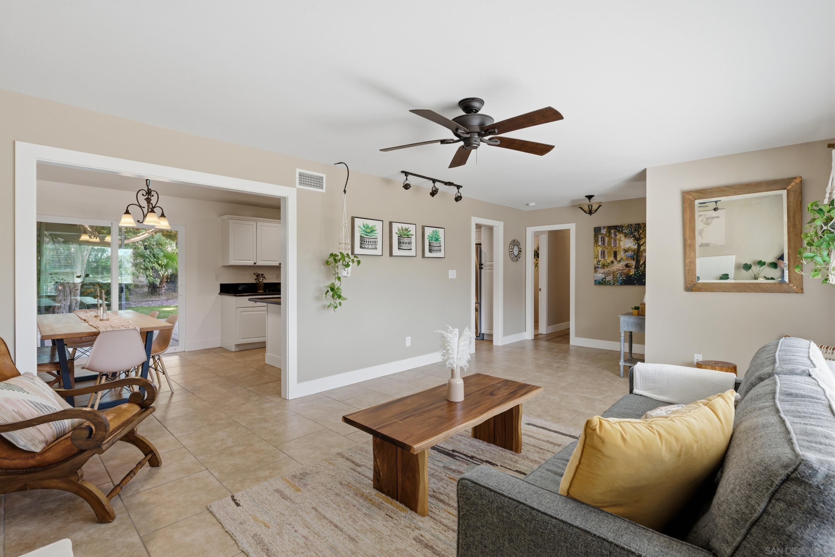 Detail Gallery Image 5 of 21 For 1448  Patero Court, Lemon Grove,  CA 91945 - 3 Beds | 2 Baths