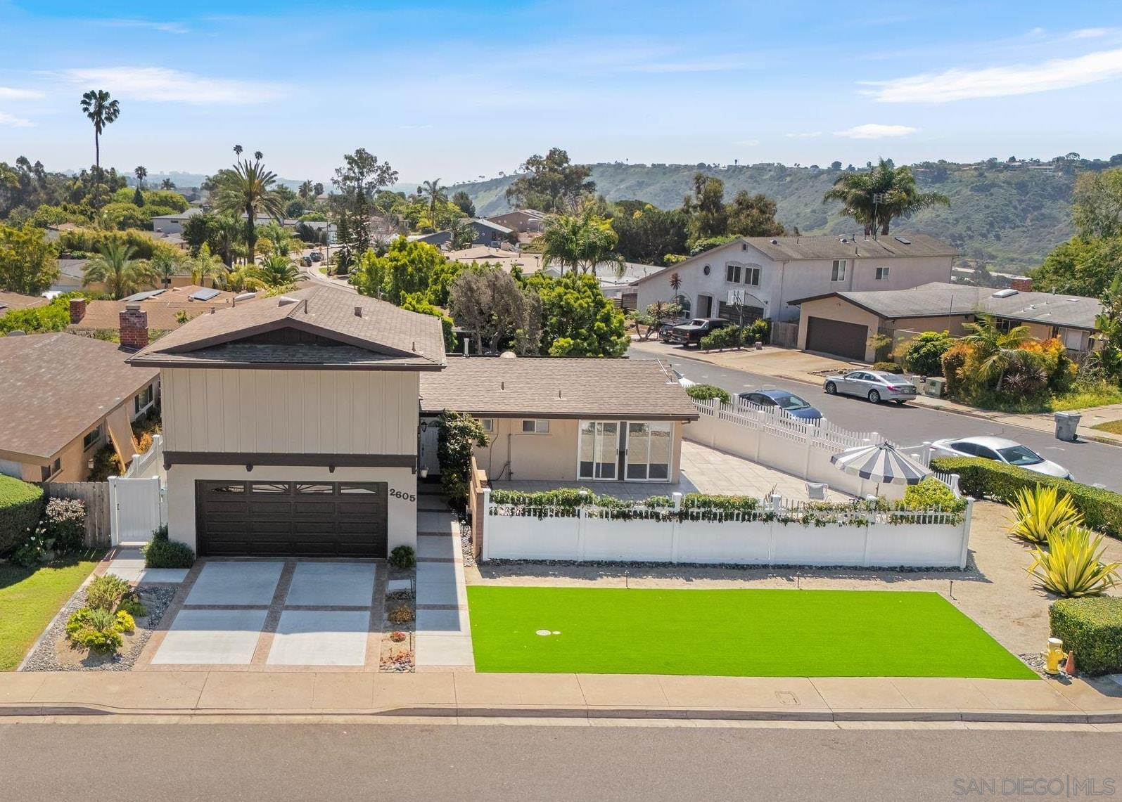 Detail Gallery Image 2 of 48 For 2605  Tonto Way, San Diego,  CA 92117 - 5 Beds | 3 Baths