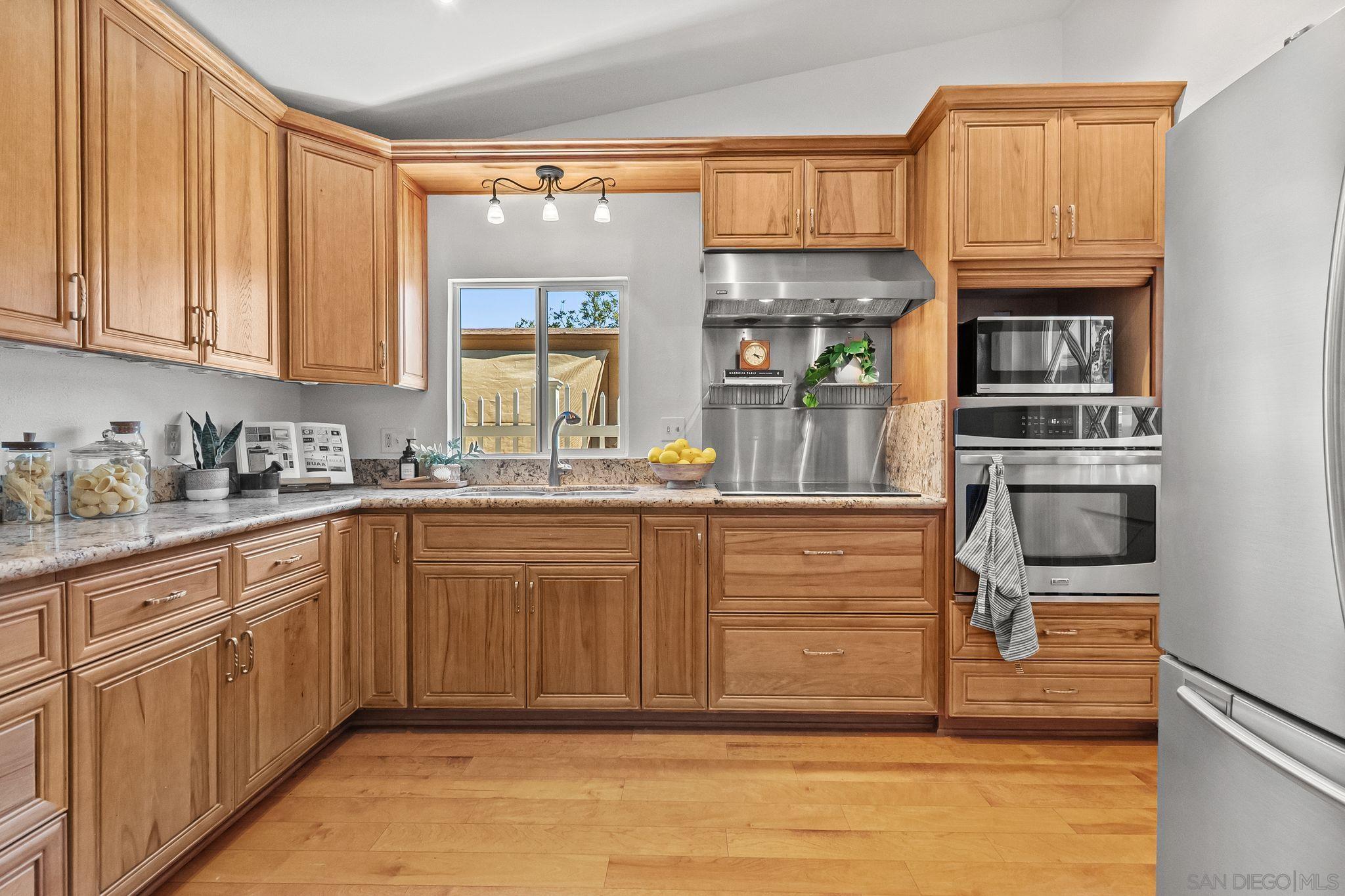 Detail Gallery Image 12 of 48 For 2605  Tonto Way, San Diego,  CA 92117 - 5 Beds | 3 Baths