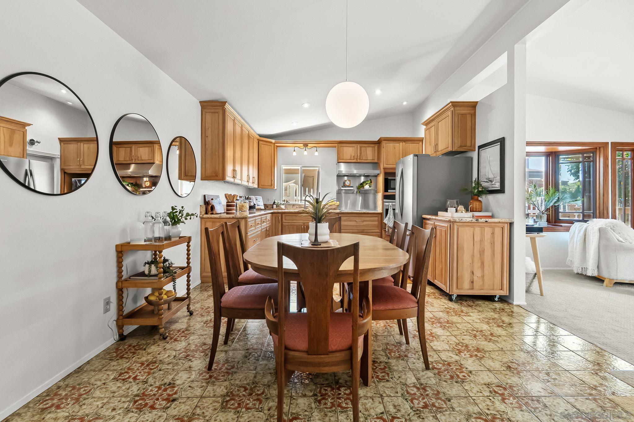 Detail Gallery Image 9 of 48 For 2605  Tonto Way, San Diego,  CA 92117 - 5 Beds | 3 Baths