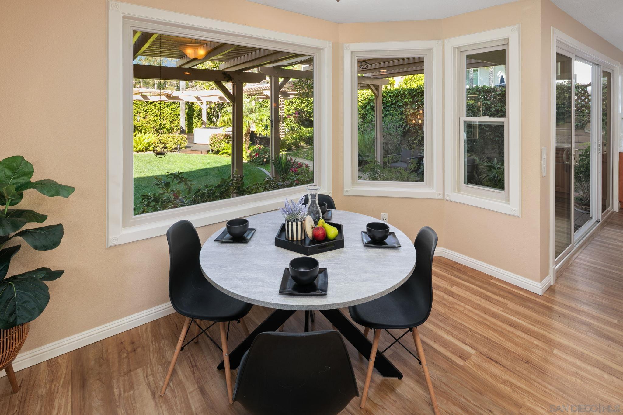 Detail Gallery Image 11 of 32 For 12708  Rue Vincennes, San Diego,  CA 92131 - 5 Beds | 3 Baths