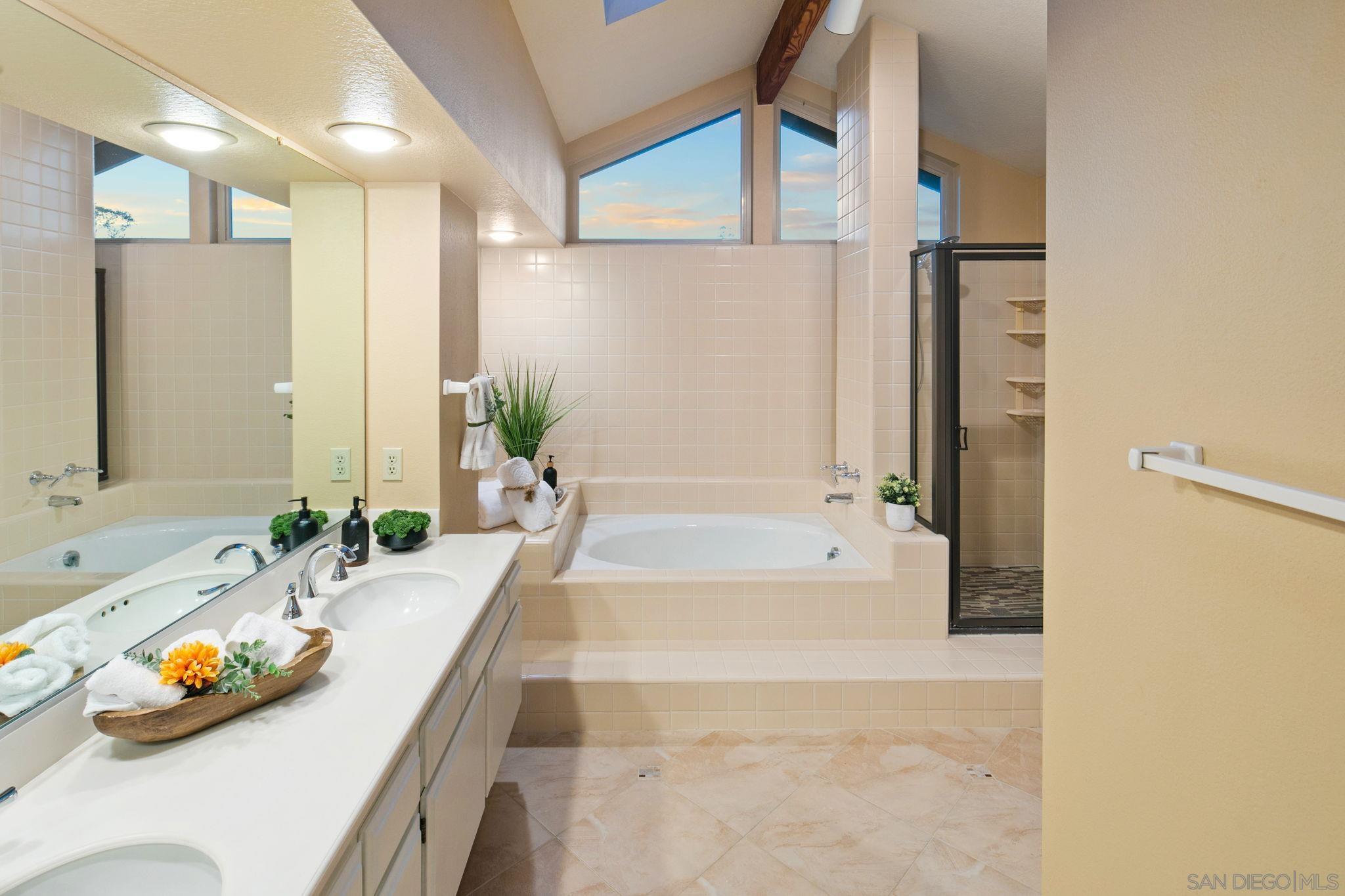 Detail Gallery Image 18 of 32 For 12708  Rue Vincennes, San Diego,  CA 92131 - 5 Beds | 3 Baths