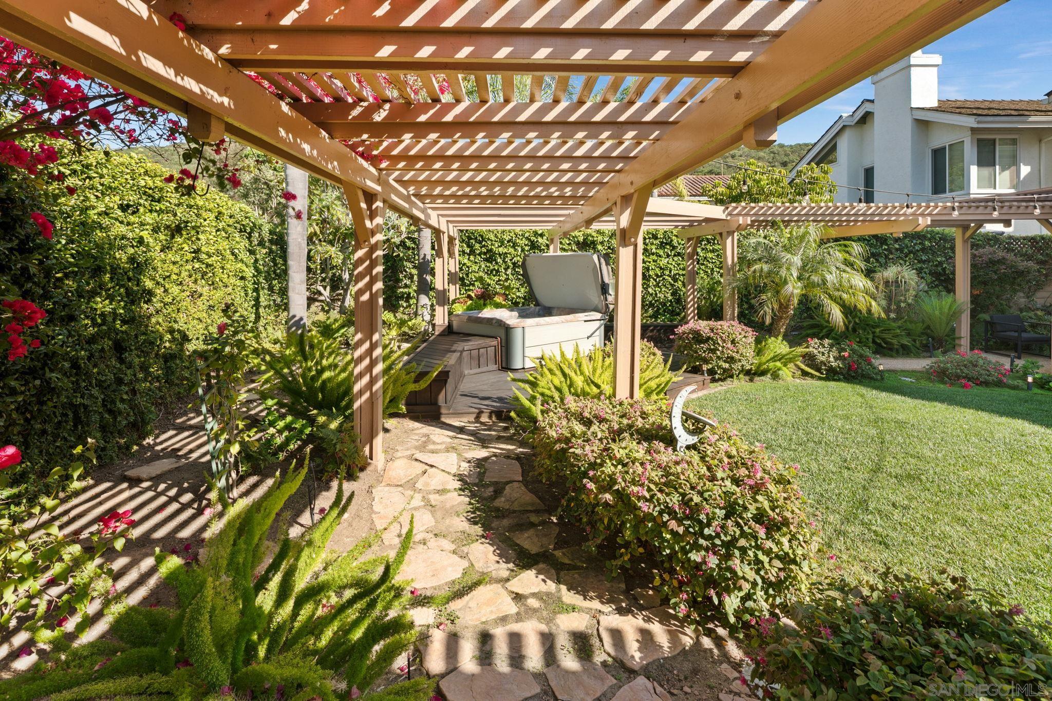 Detail Gallery Image 25 of 32 For 12708  Rue Vincennes, San Diego,  CA 92131 - 5 Beds | 3 Baths