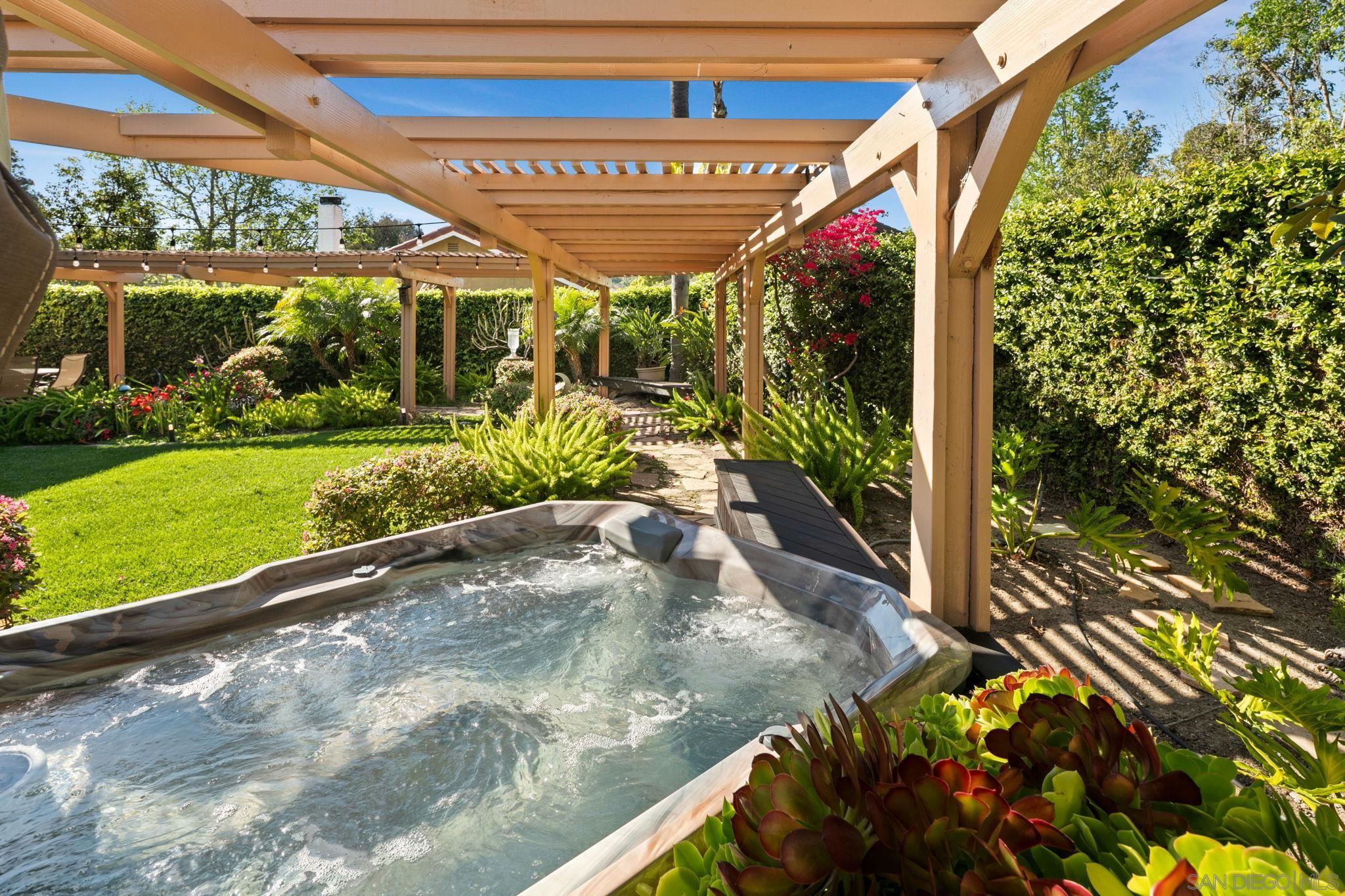 Detail Gallery Image 26 of 32 For 12708  Rue Vincennes, San Diego,  CA 92131 - 5 Beds | 3 Baths