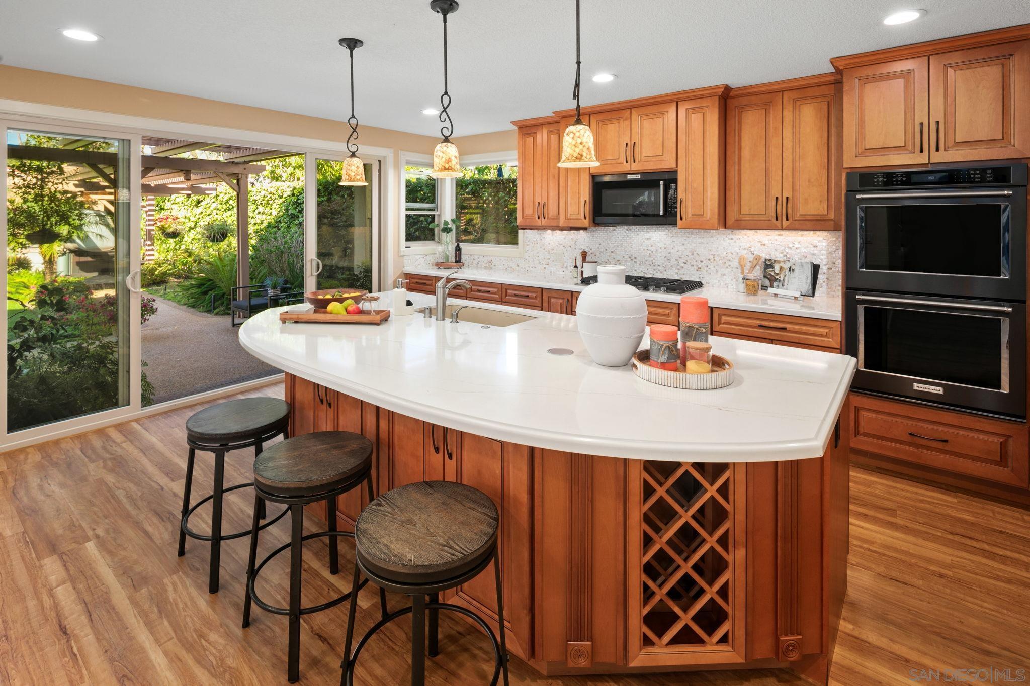 Detail Gallery Image 7 of 32 For 12708  Rue Vincennes, San Diego,  CA 92131 - 5 Beds | 3 Baths