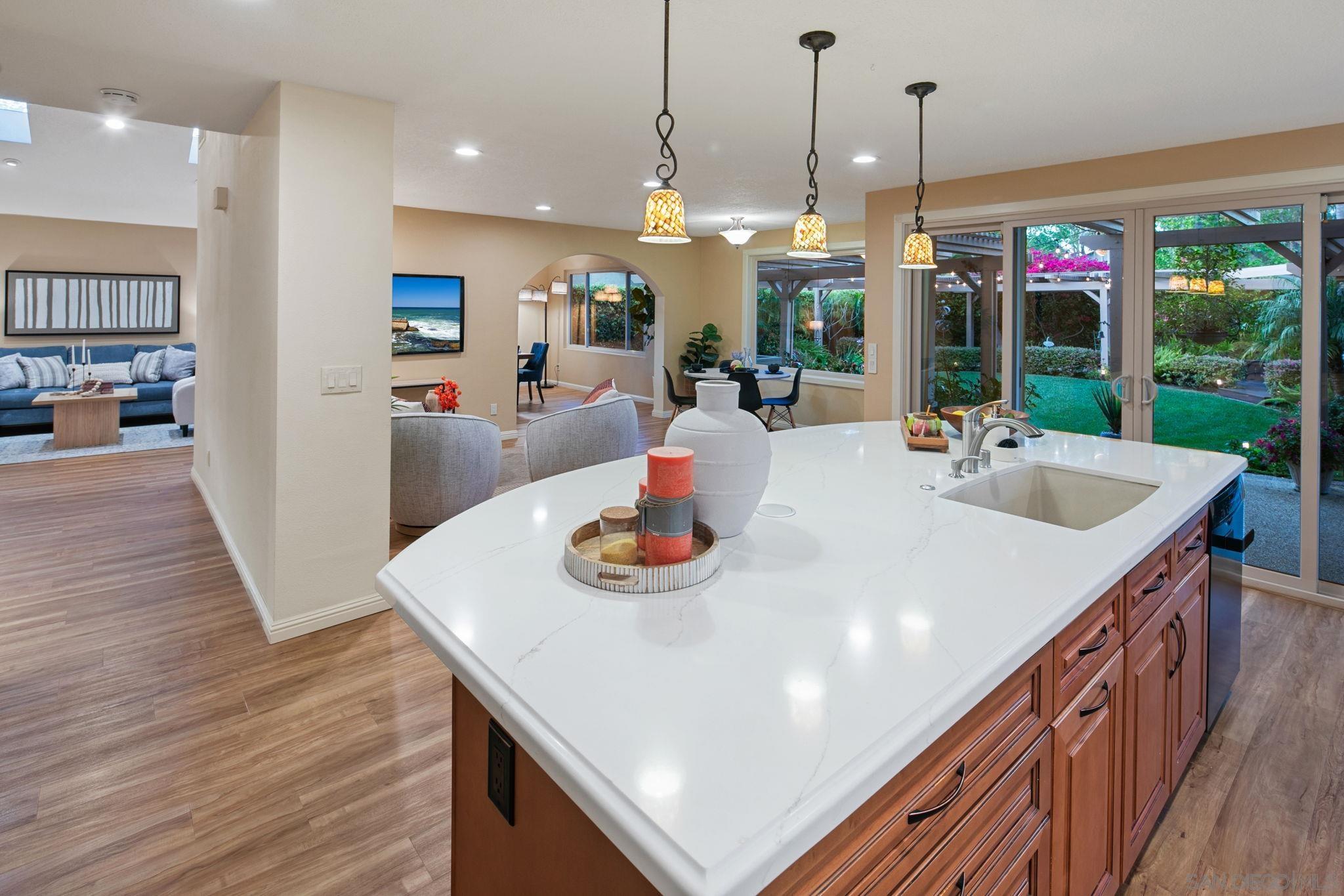 Detail Gallery Image 8 of 32 For 12708  Rue Vincennes, San Diego,  CA 92131 - 5 Beds | 3 Baths