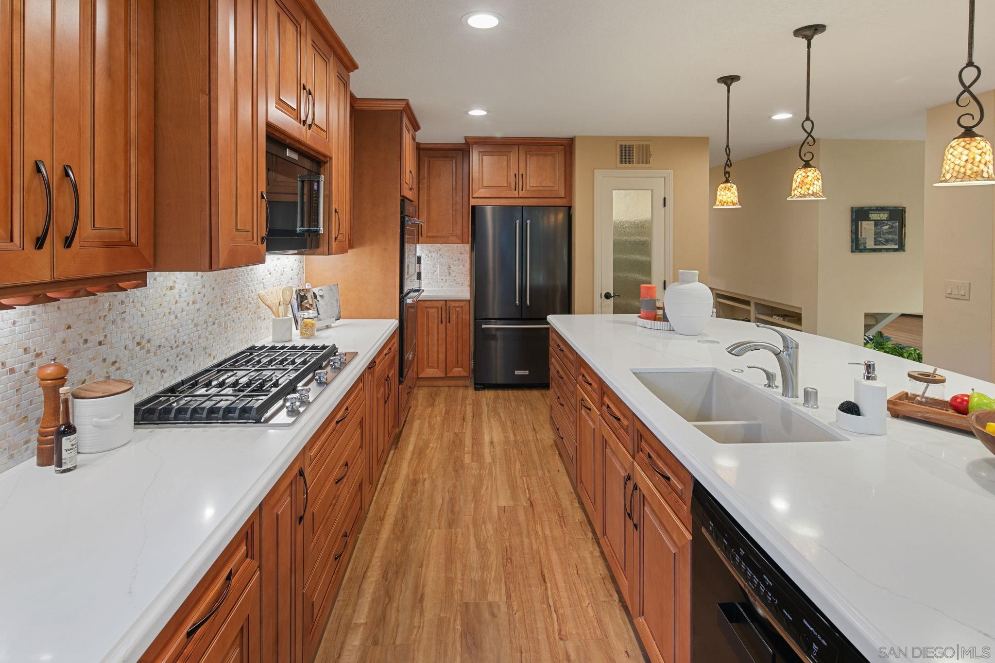 Detail Gallery Image 9 of 32 For 12708  Rue Vincennes, San Diego,  CA 92131 - 5 Beds | 3 Baths