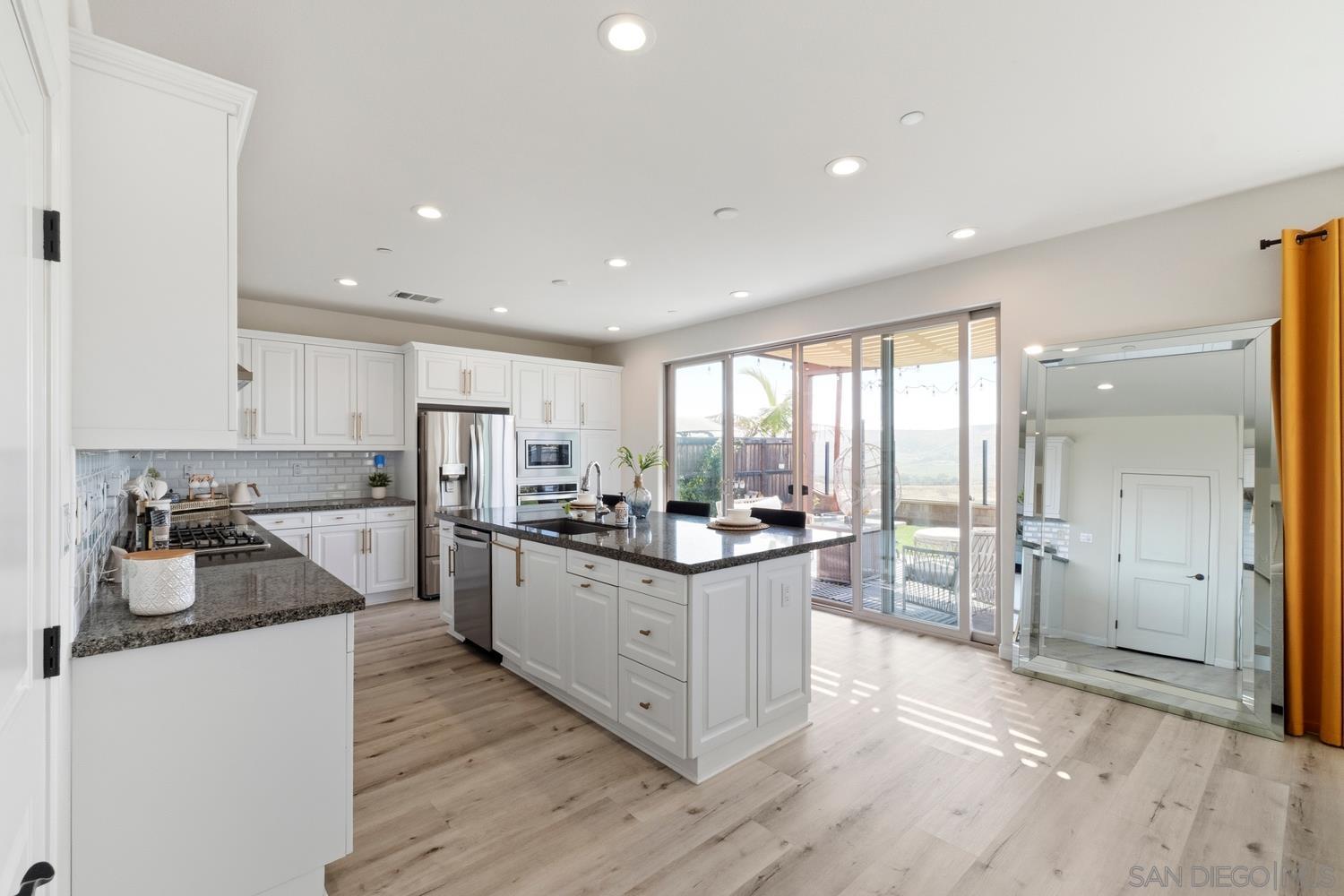 Detail Gallery Image 11 of 75 For 994  Camino Cantera, Chula Vista,  CA 91913 - 4 Beds | 3/1 Baths