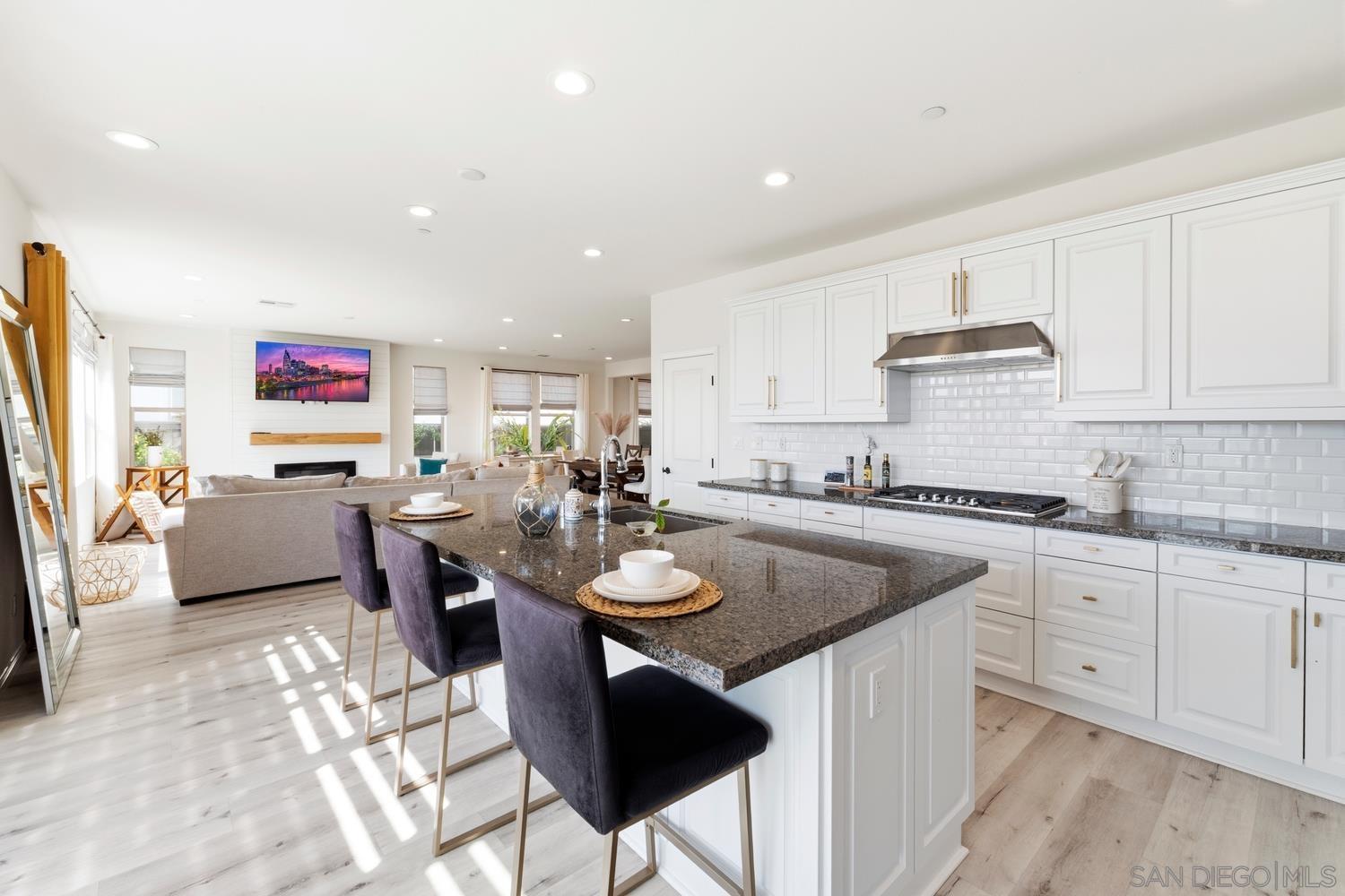 Detail Gallery Image 14 of 75 For 994  Camino Cantera, Chula Vista,  CA 91913 - 4 Beds | 3/1 Baths