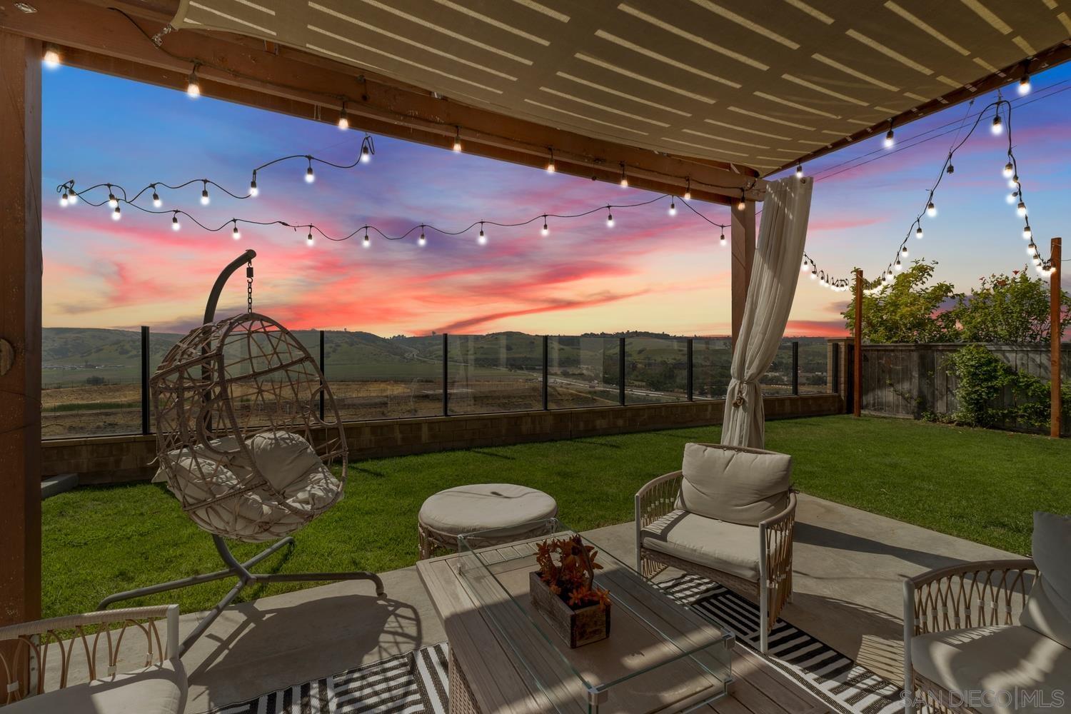 Detail Gallery Image 3 of 75 For 994  Camino Cantera, Chula Vista,  CA 91913 - 4 Beds | 3/1 Baths