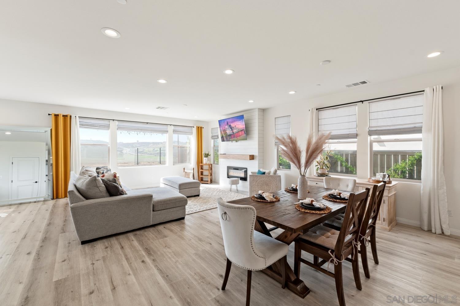 Detail Gallery Image 4 of 75 For 994  Camino Cantera, Chula Vista,  CA 91913 - 4 Beds | 3/1 Baths