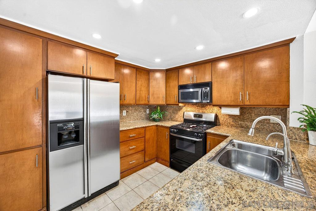 Detail Gallery Image 15 of 55 For 6998  Camino Degrazia, San Diego,  CA 92111 - 3 Beds | 3 Baths