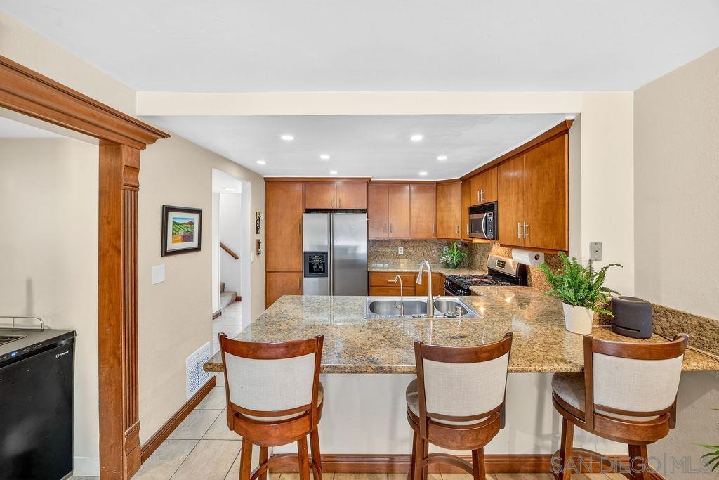 Detail Gallery Image 16 of 55 For 6998  Camino Degrazia, San Diego,  CA 92111 - 3 Beds | 3 Baths