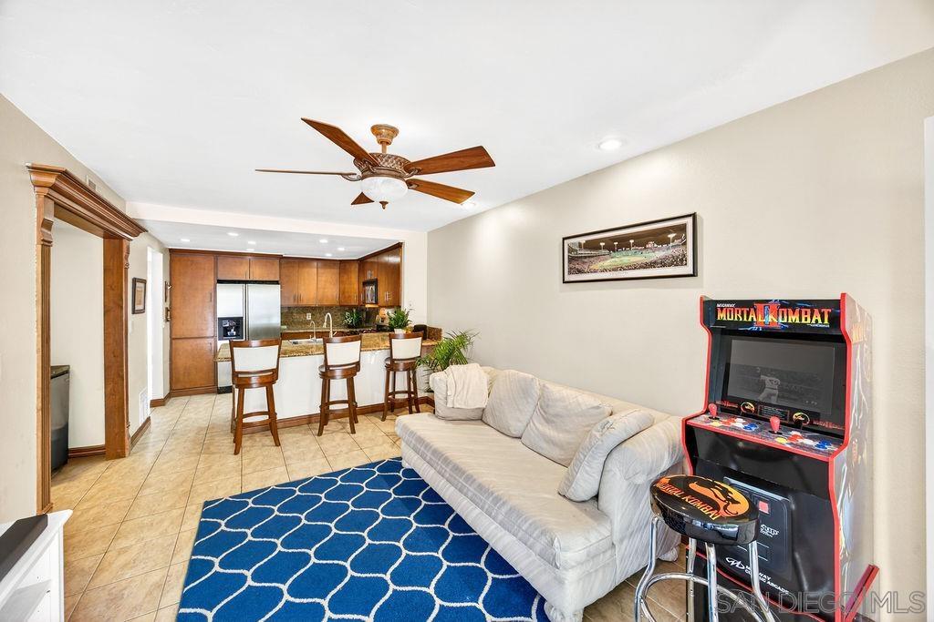 Detail Gallery Image 17 of 55 For 6998  Camino Degrazia, San Diego,  CA 92111 - 3 Beds | 3 Baths