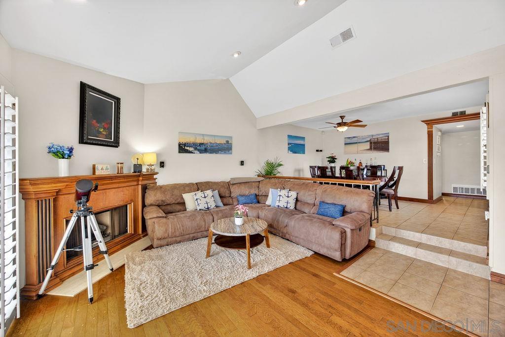 Detail Gallery Image 3 of 55 For 6998  Camino Degrazia, San Diego,  CA 92111 - 3 Beds | 3 Baths