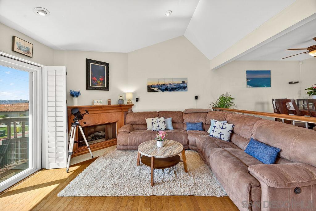 Detail Gallery Image 5 of 55 For 6998  Camino Degrazia, San Diego,  CA 92111 - 3 Beds | 3 Baths