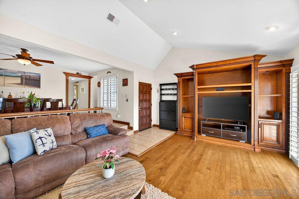 Detail Gallery Image 6 of 55 For 6998  Camino Degrazia, San Diego,  CA 92111 - 3 Beds | 3 Baths