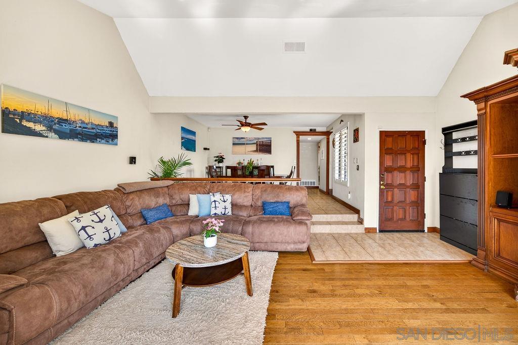 Detail Gallery Image 7 of 55 For 6998  Camino Degrazia, San Diego,  CA 92111 - 3 Beds | 3 Baths