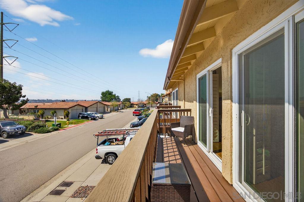 Detail Gallery Image 8 of 55 For 6998  Camino Degrazia, San Diego,  CA 92111 - 3 Beds | 3 Baths