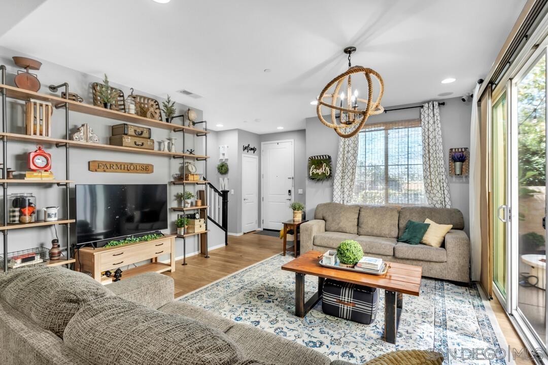 Detail Gallery Image 11 of 51 For 1810  Casa Morro St, Chula Vista,  CA 91915 - 4 Beds | 3 Baths