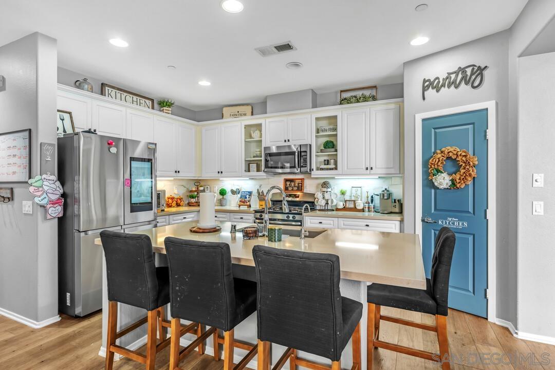 Detail Gallery Image 12 of 51 For 1810  Casa Morro St, Chula Vista,  CA 91915 - 4 Beds | 3 Baths