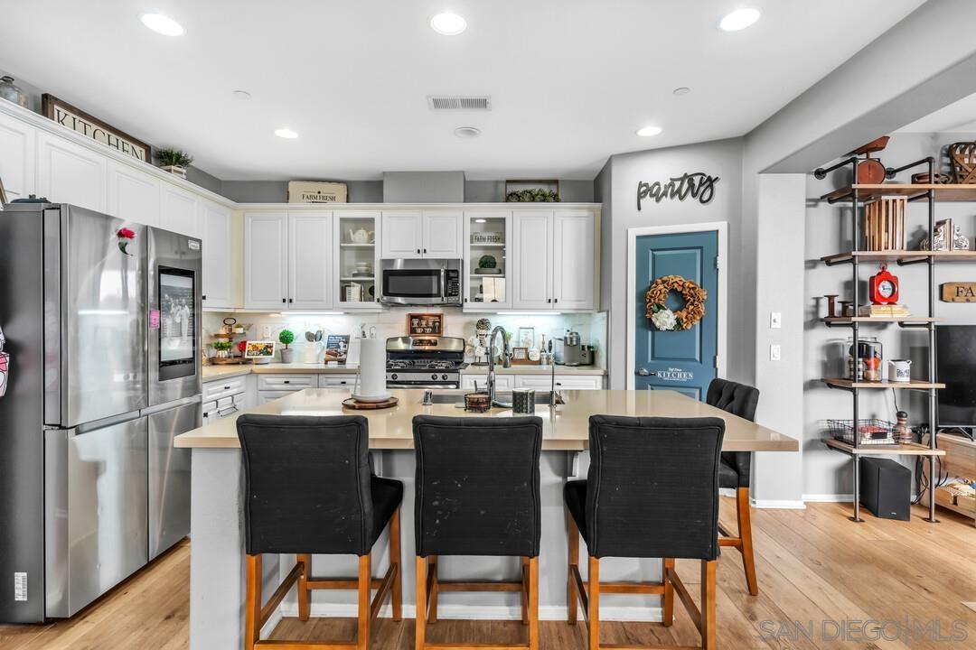 Detail Gallery Image 13 of 51 For 1810  Casa Morro St, Chula Vista,  CA 91915 - 4 Beds | 3 Baths