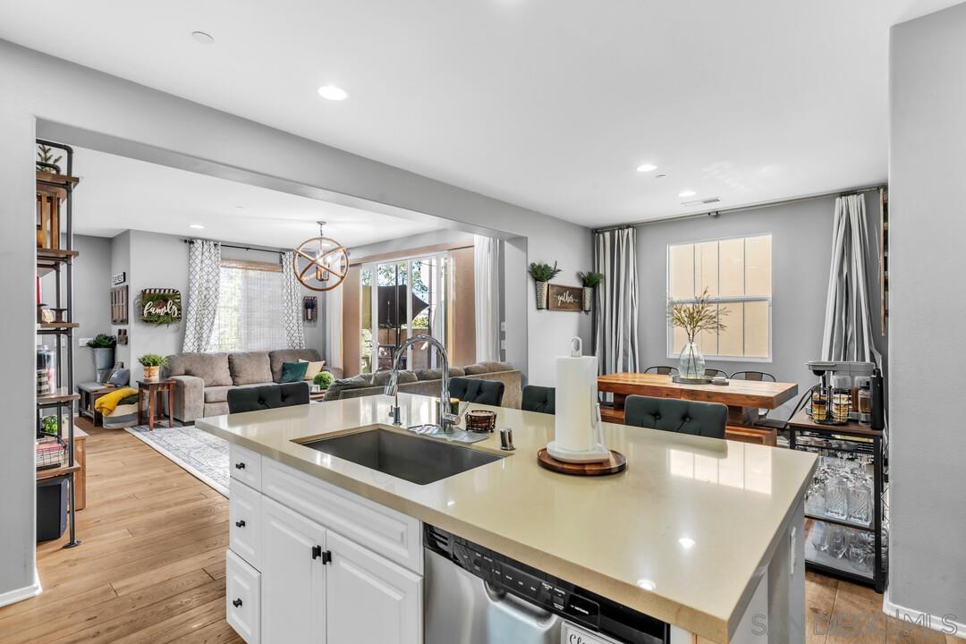 Detail Gallery Image 15 of 51 For 1810  Casa Morro St, Chula Vista,  CA 91915 - 4 Beds | 3 Baths