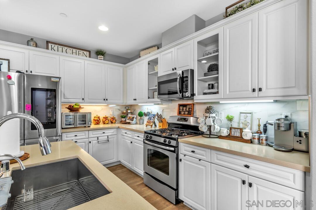 Detail Gallery Image 17 of 51 For 1810  Casa Morro St, Chula Vista,  CA 91915 - 4 Beds | 3 Baths