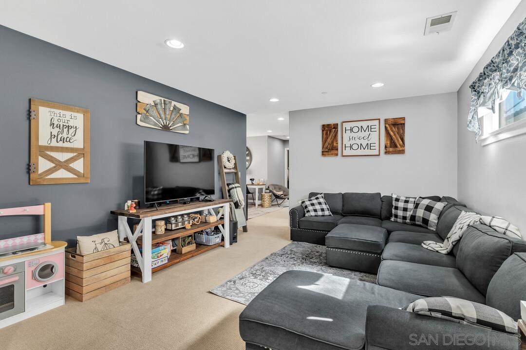 Detail Gallery Image 23 of 51 For 1810  Casa Morro St, Chula Vista,  CA 91915 - 4 Beds | 3 Baths