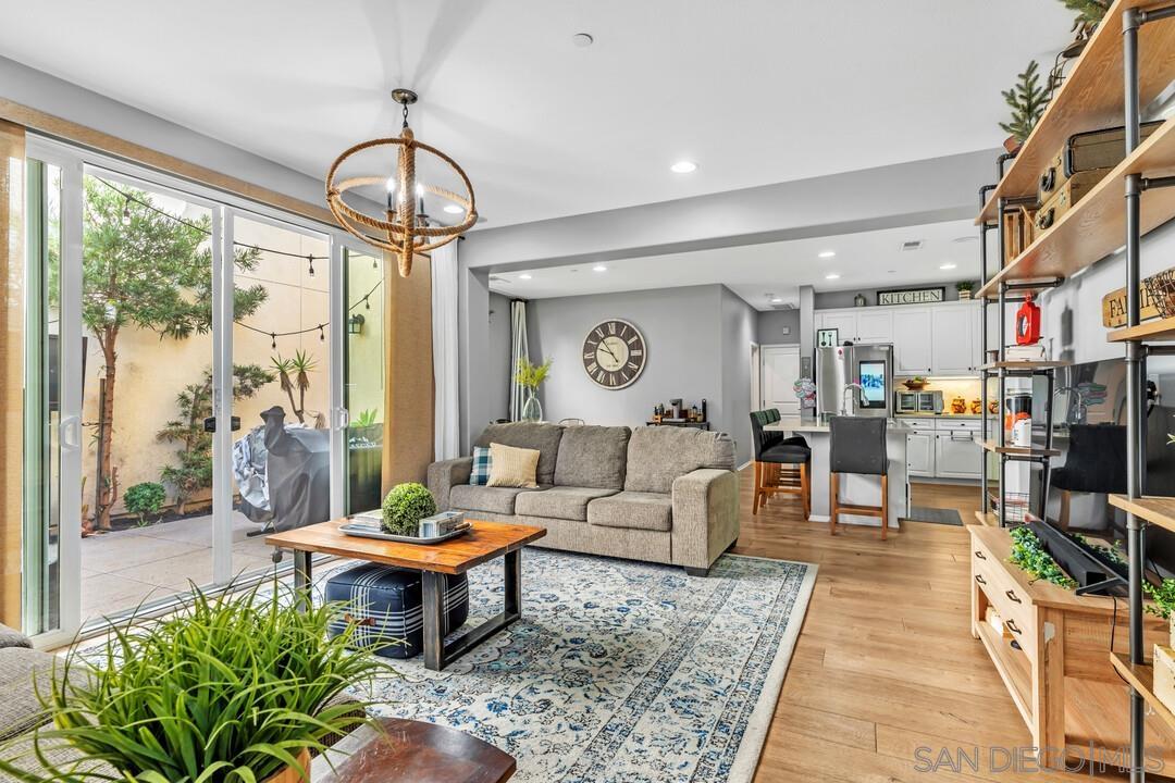 Detail Gallery Image 8 of 51 For 1810  Casa Morro St, Chula Vista,  CA 91915 - 4 Beds | 3 Baths