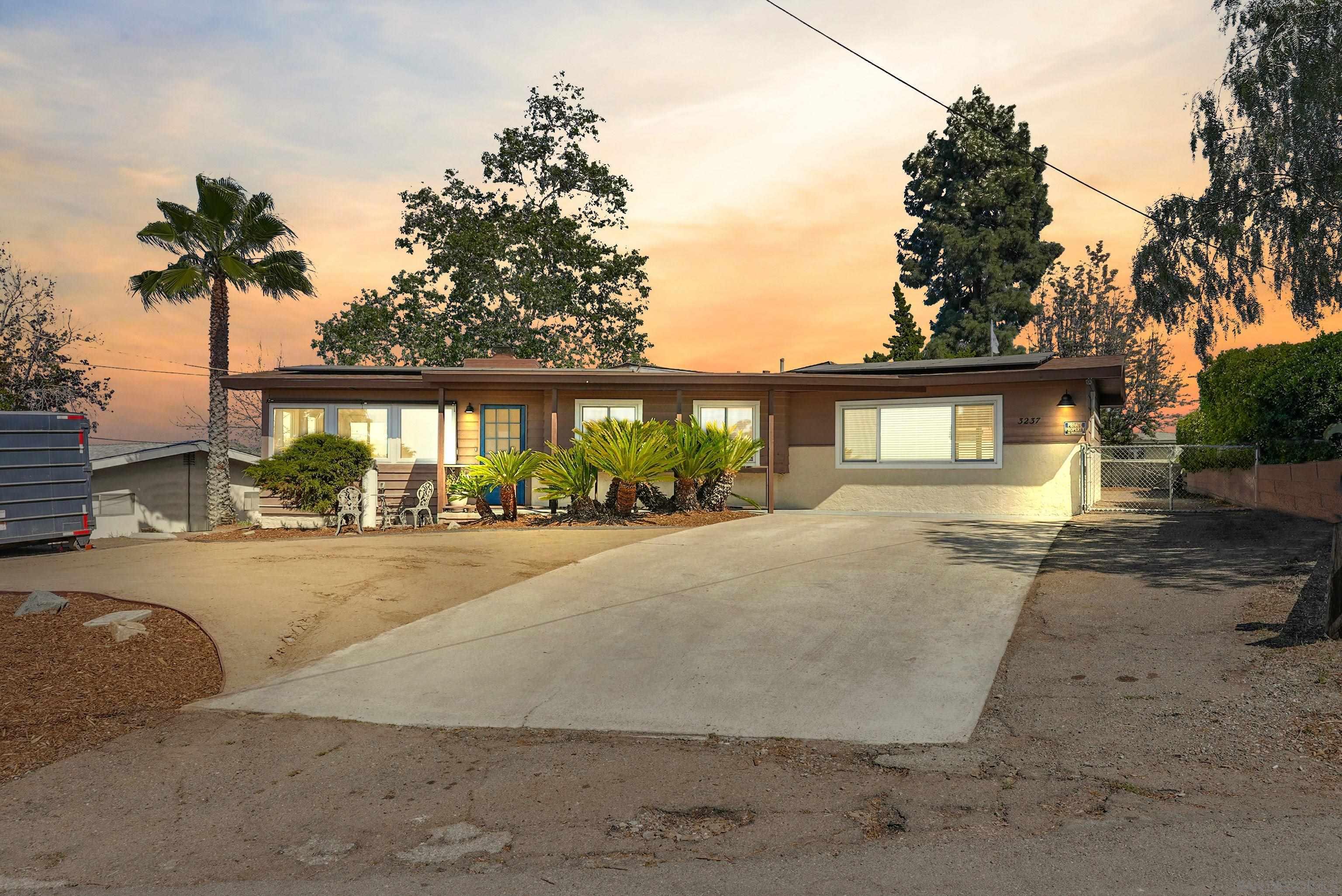 Detail Gallery Image 2 of 49 For 3237 S Bonita, Spring Valley,  CA 91977 - – Beds | – Baths