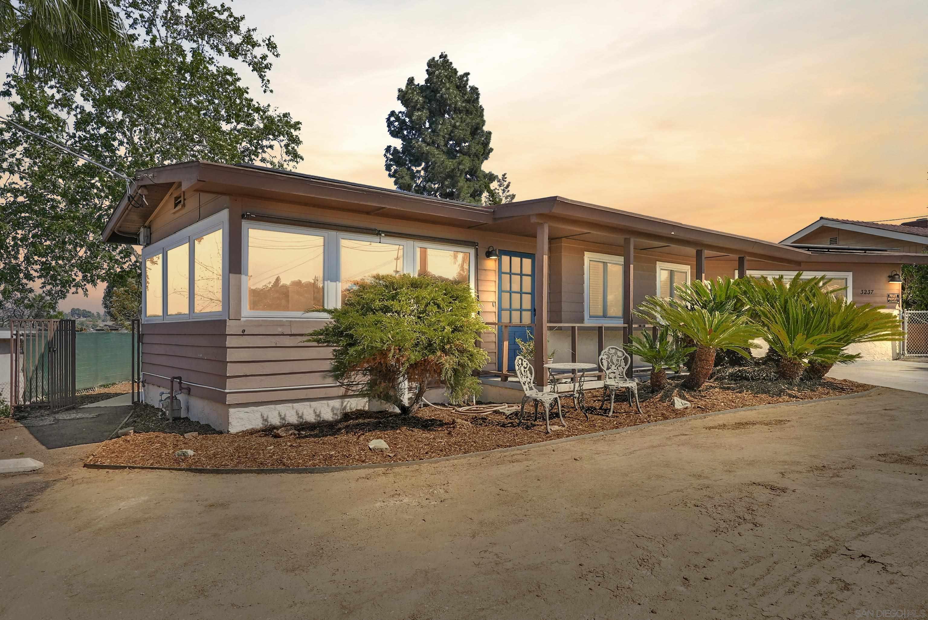 Detail Gallery Image 3 of 49 For 3237 S Bonita, Spring Valley,  CA 91977 - – Beds | – Baths