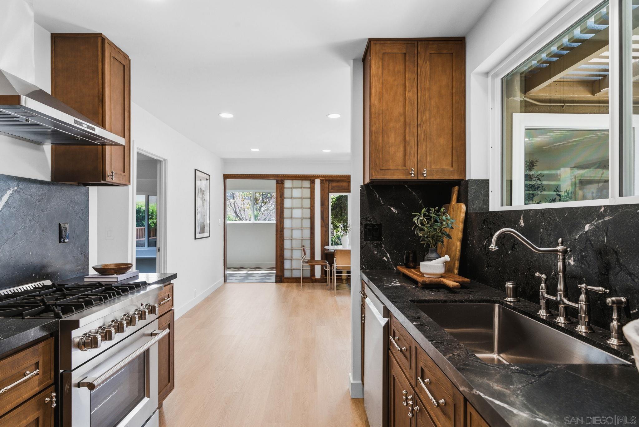 Detail Gallery Image 4 of 32 For 3006  Fir St, San Diego,  CA 92102 - 3 Beds | 2 Baths