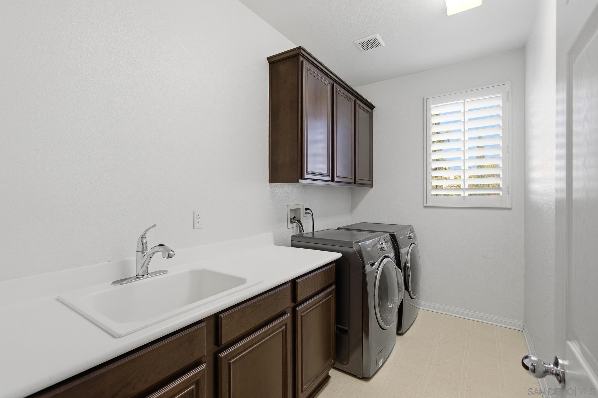 Detail Gallery Image 12 of 30 For 35607  Sainte Foy St, Murrieta,  CA 92563 - 5 Beds | 3 Baths