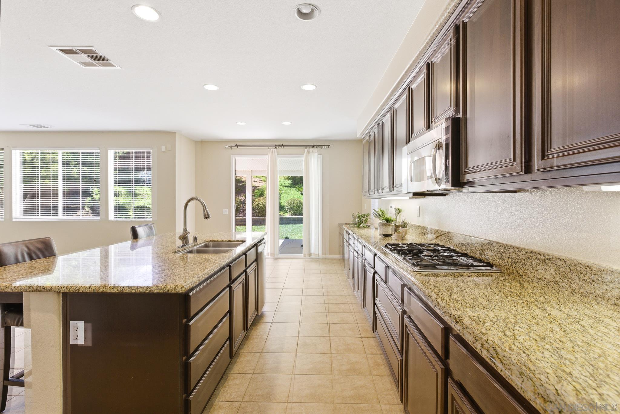 Detail Gallery Image 7 of 30 For 35607  Sainte Foy St, Murrieta,  CA 92563 - 5 Beds | 3 Baths