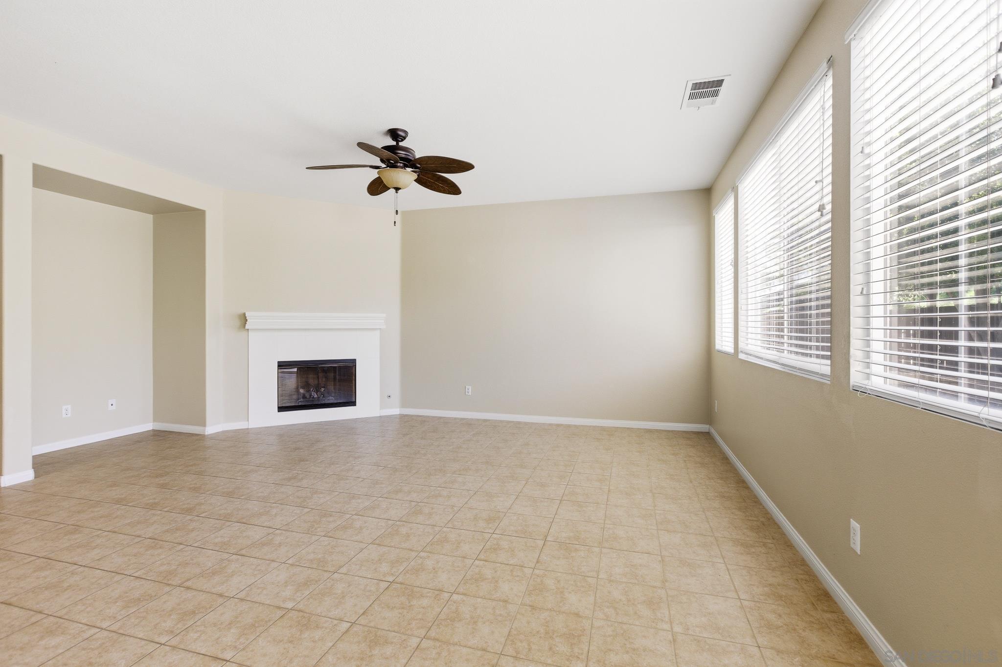 Detail Gallery Image 9 of 30 For 35607  Sainte Foy St, Murrieta,  CA 92563 - 5 Beds | 3 Baths