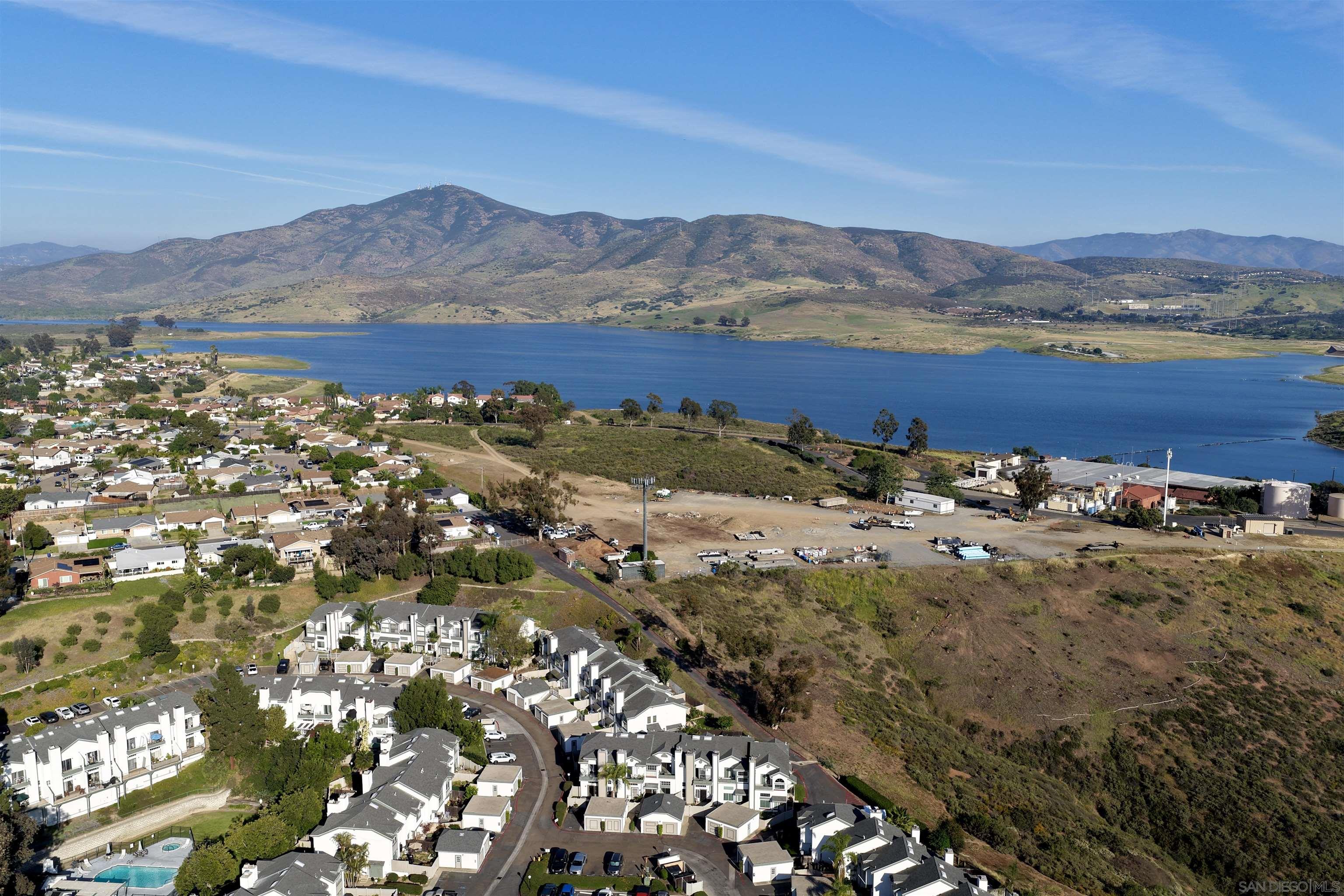Detail Gallery Image 2 of 38 For 8745  Spring Canyon  #16,  Spring Valley,  CA 91977 - 3 Beds | 2/1 Baths