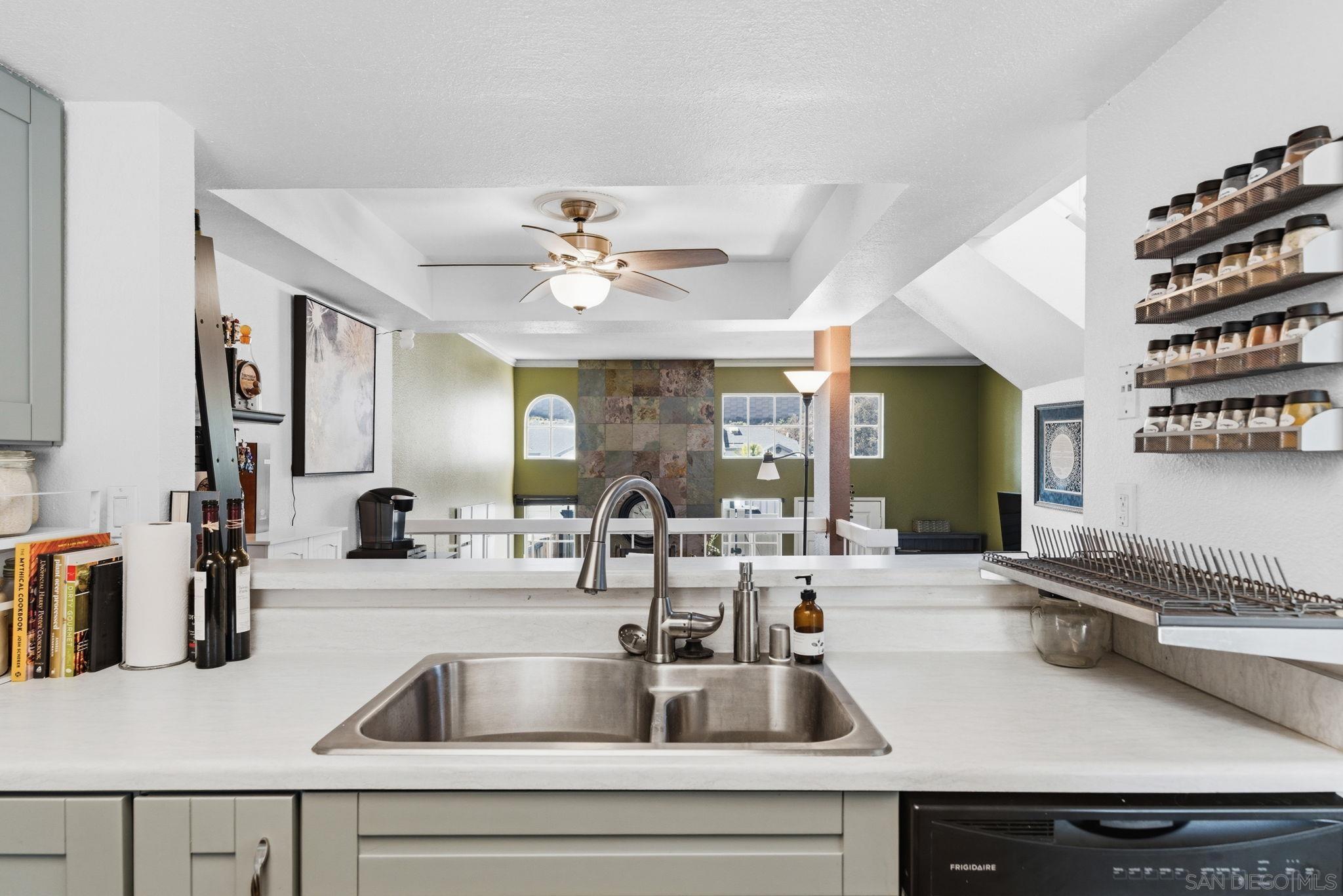 Detail Gallery Image 12 of 38 For 8745  Spring Canyon  #16,  Spring Valley,  CA 91977 - 3 Beds | 2/1 Baths