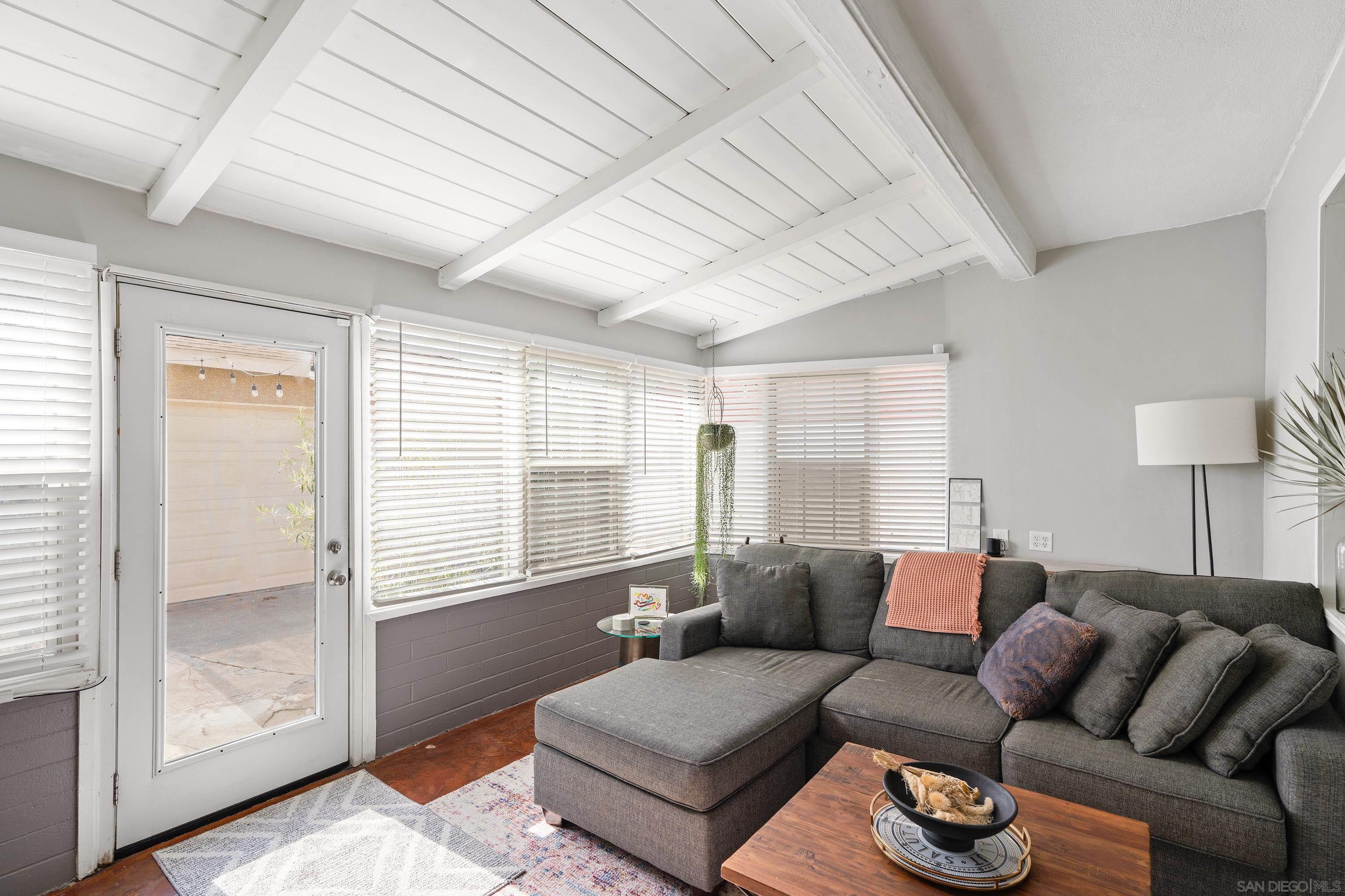 Detail Gallery Image 12 of 35 For 2004  Crenshaw, San Diego,  CA 92105 - 3 Beds | 1 Baths