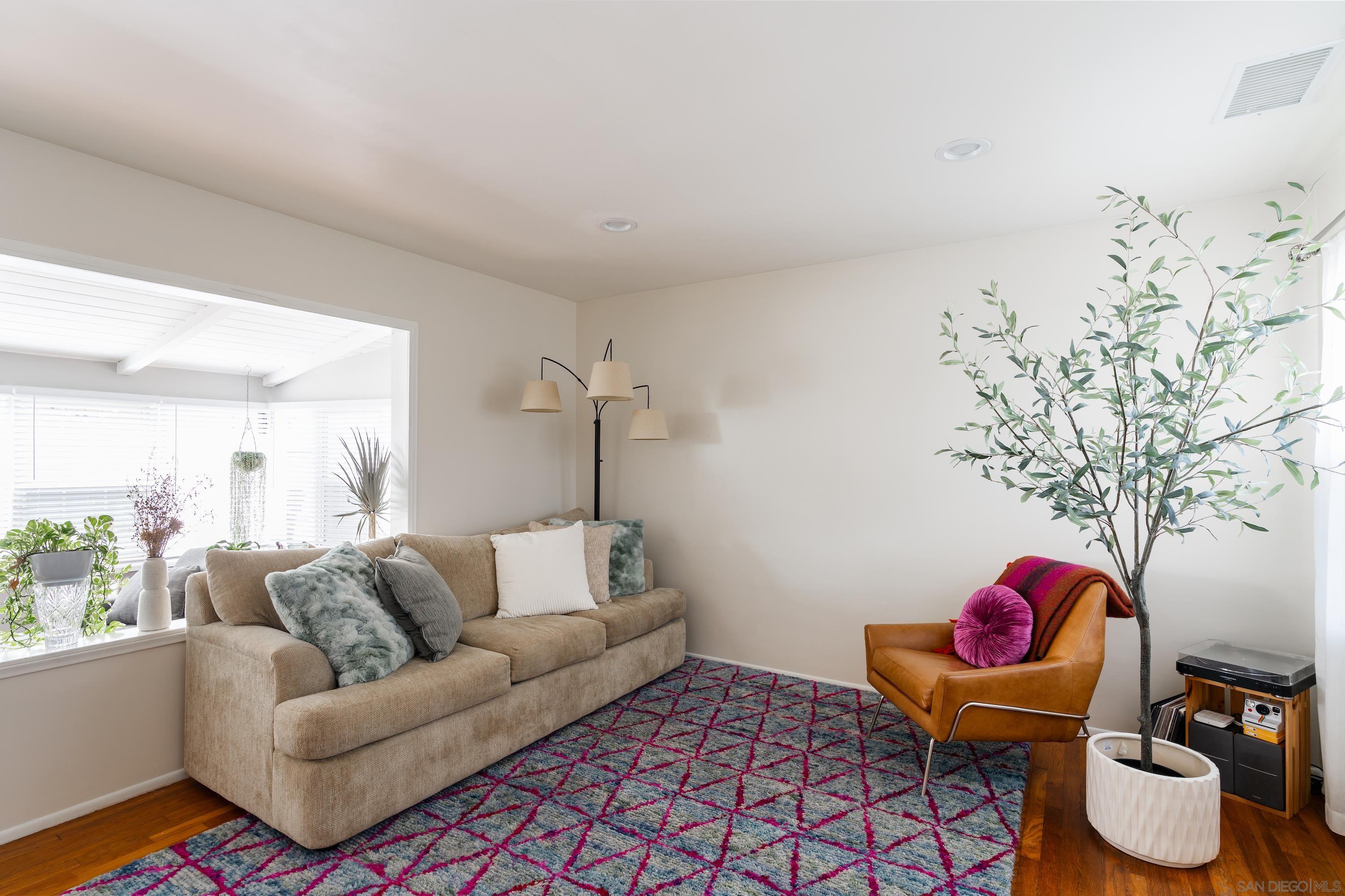 Detail Gallery Image 14 of 35 For 2004  Crenshaw, San Diego,  CA 92105 - 3 Beds | 1 Baths