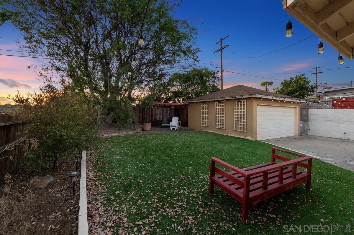 Detail Gallery Image 3 of 35 For 2004  Crenshaw, San Diego,  CA 92105 - 3 Beds | 1 Baths