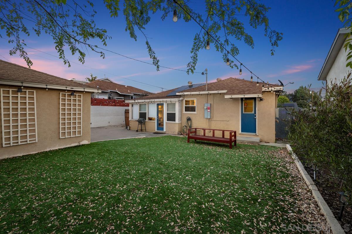 Detail Gallery Image 4 of 35 For 2004  Crenshaw, San Diego,  CA 92105 - 3 Beds | 1 Baths