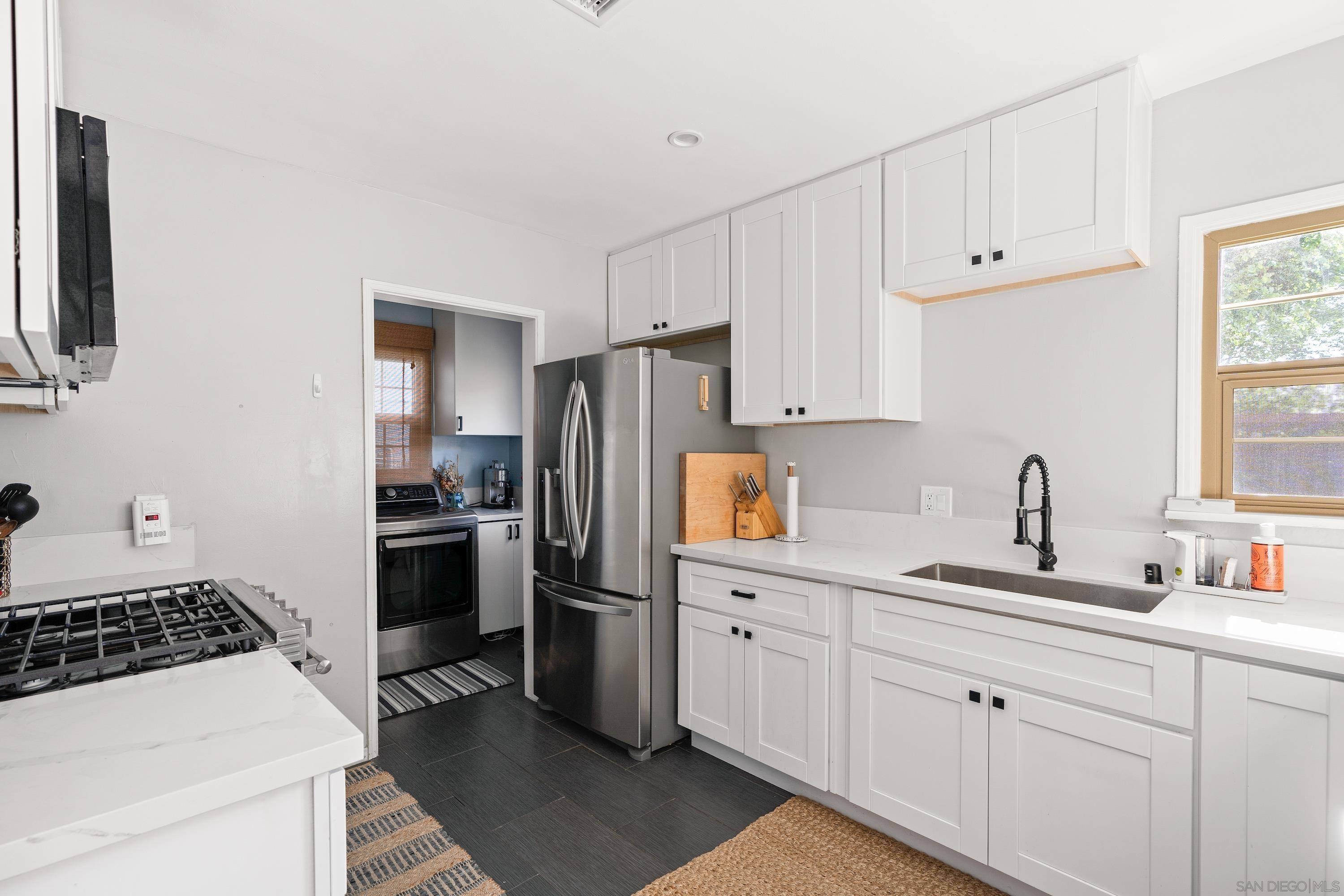 Detail Gallery Image 8 of 35 For 2004  Crenshaw, San Diego,  CA 92105 - 3 Beds | 1 Baths