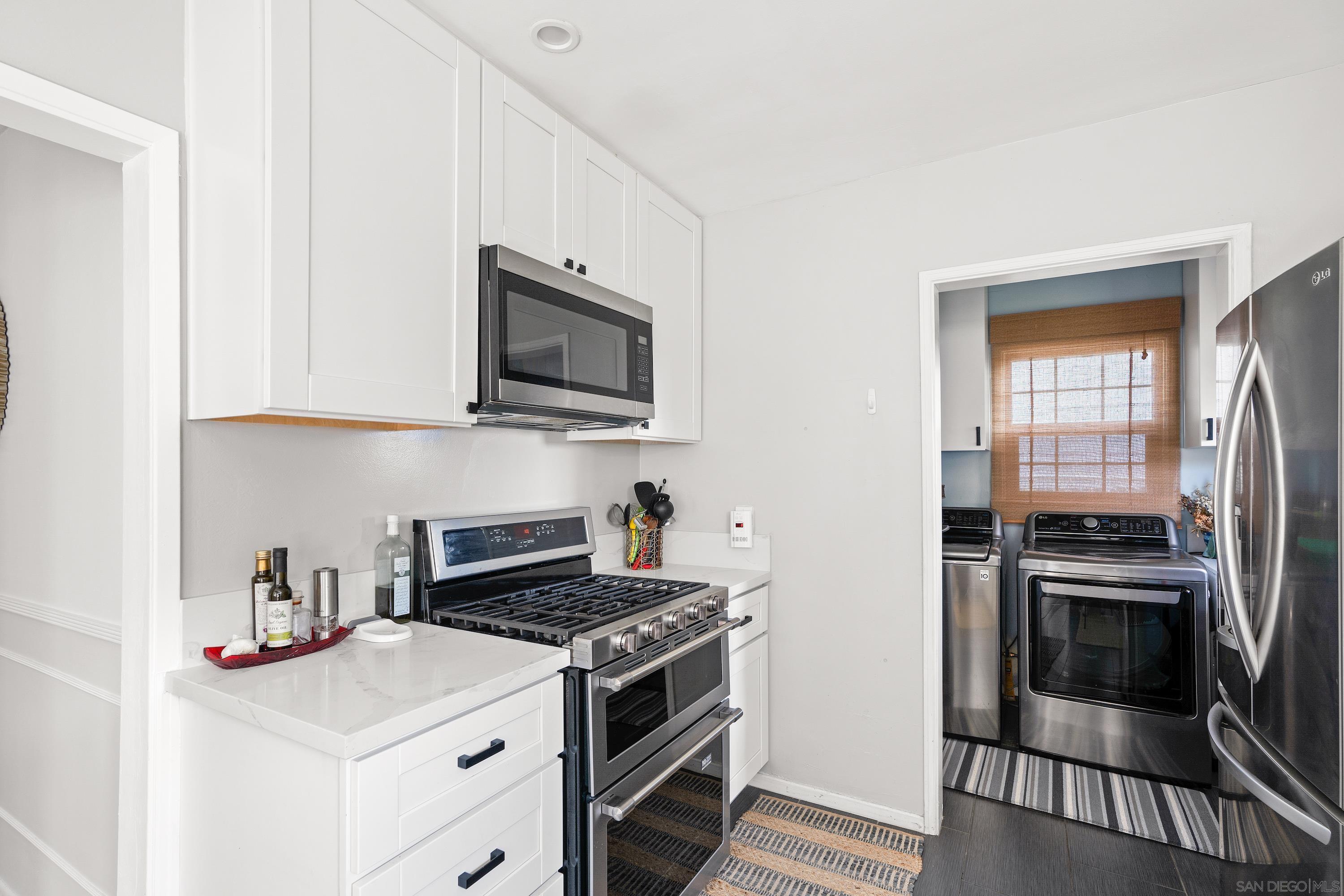 Detail Gallery Image 9 of 35 For 2004  Crenshaw, San Diego,  CA 92105 - 3 Beds | 1 Baths