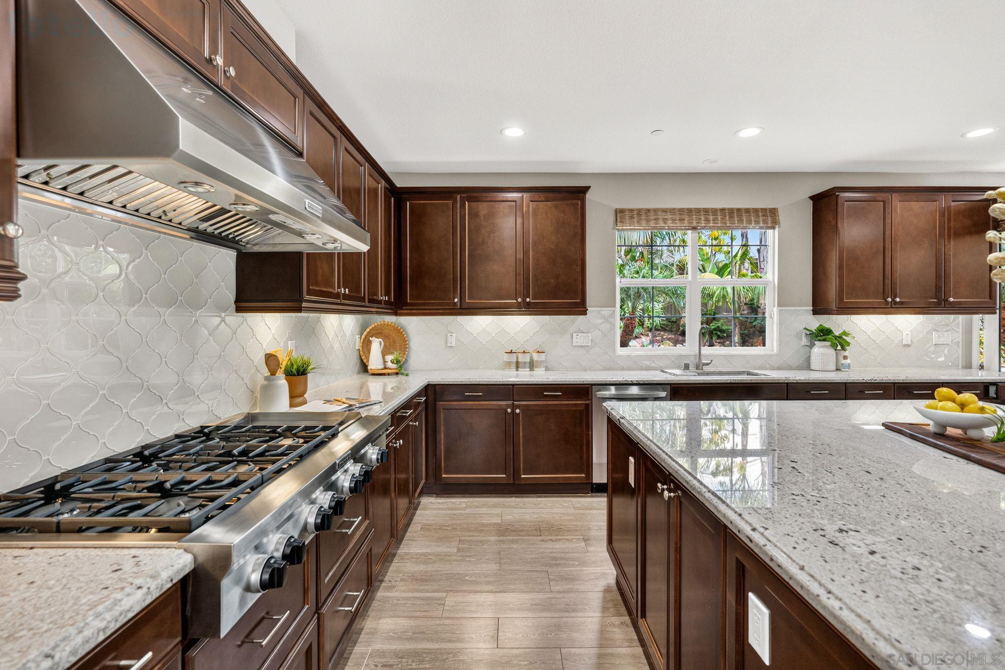 Detail Gallery Image 17 of 60 For 817  Dolphin, Encinitas,  CA 92024 - 6 Beds | 4/1 Baths